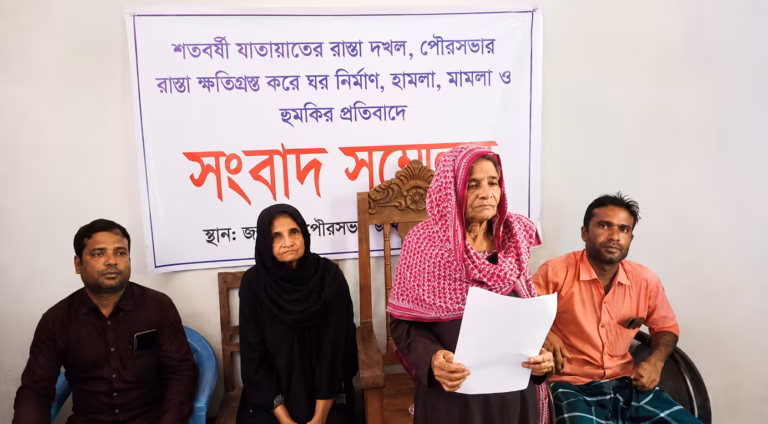 জকিগঞ্জে শতবর্ষী রাস্তা দখল ও ঘর নির্মাণের অভিযোগ, ভুক্তভোগী পরিবারের প্রশাসনের হস্তক্ষেপ কামনা